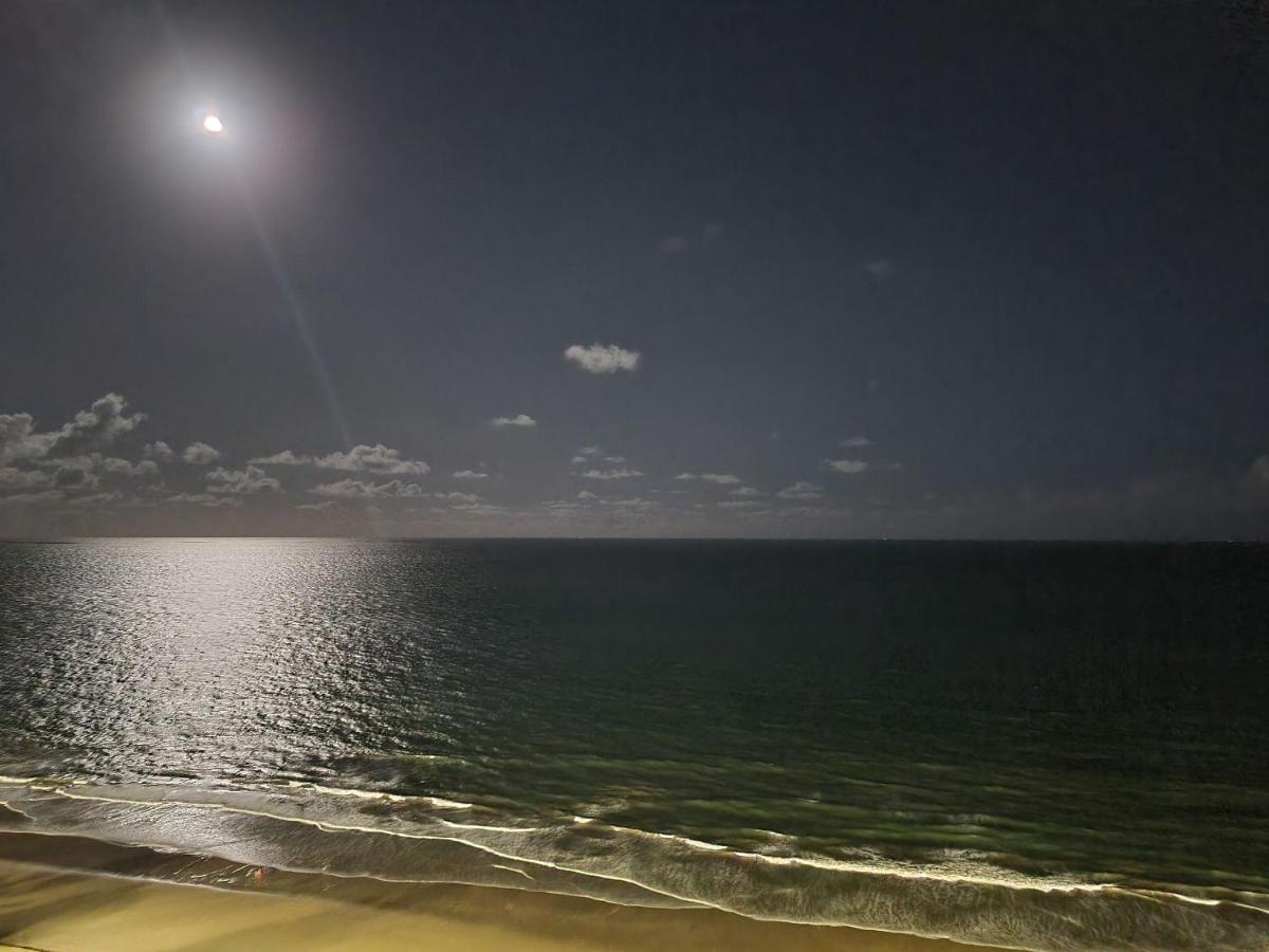 Em Beira Mar De Boa Viagem * Recife